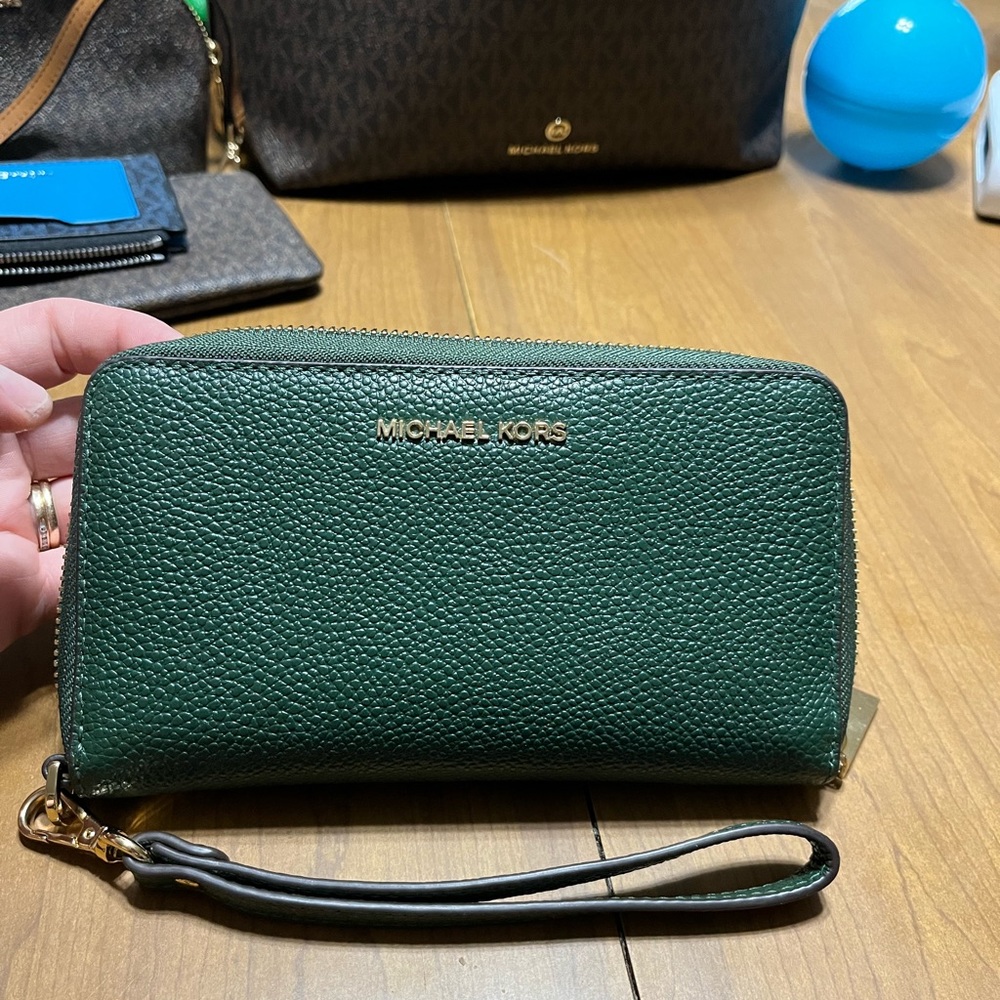 Brand new Michael Kors Zip Wallet.
